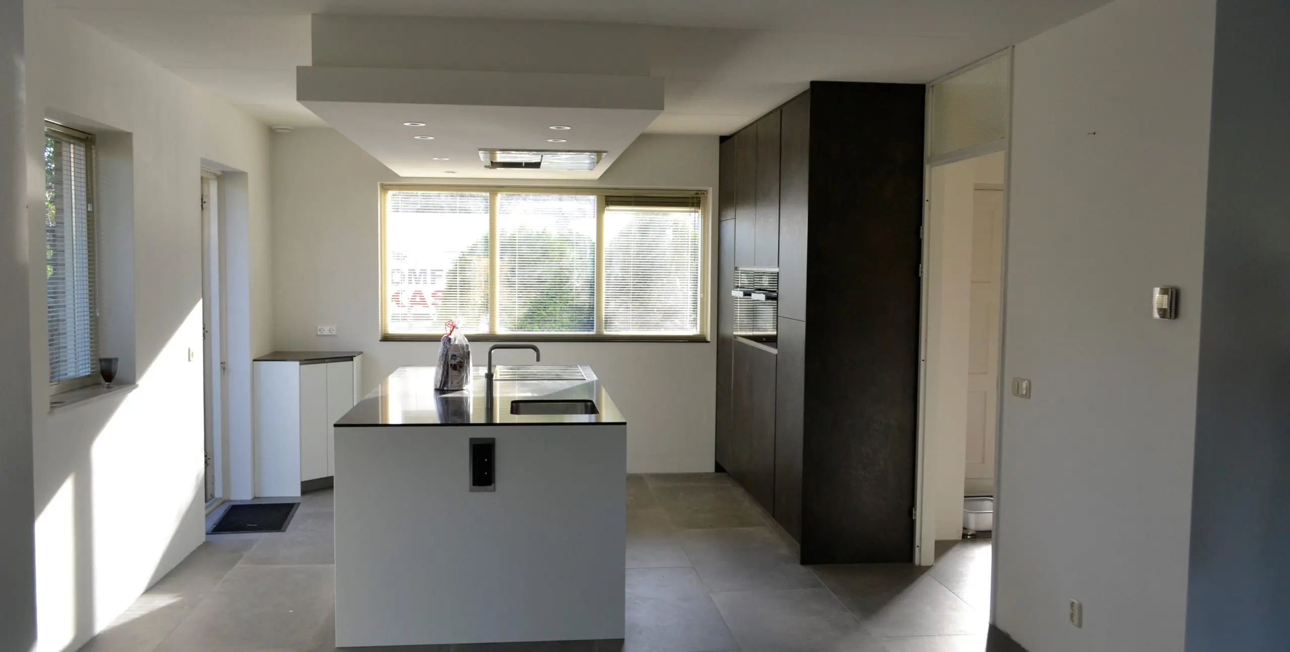 Keuken-met-kookeiland-op-maat