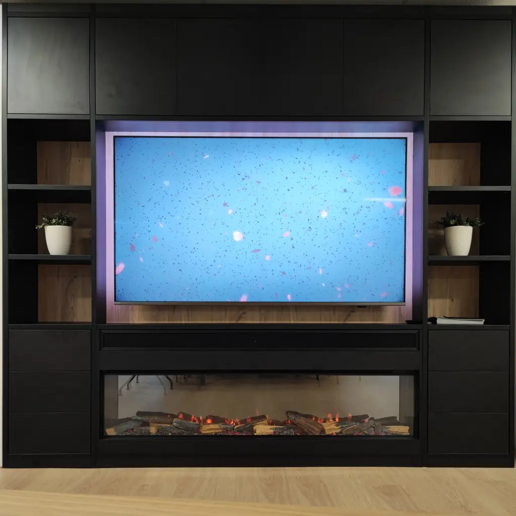 Cinewall op maat met haard