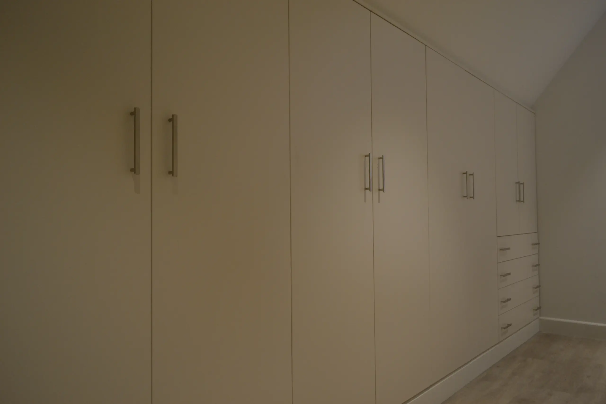 Knieschotkast met draaideuren