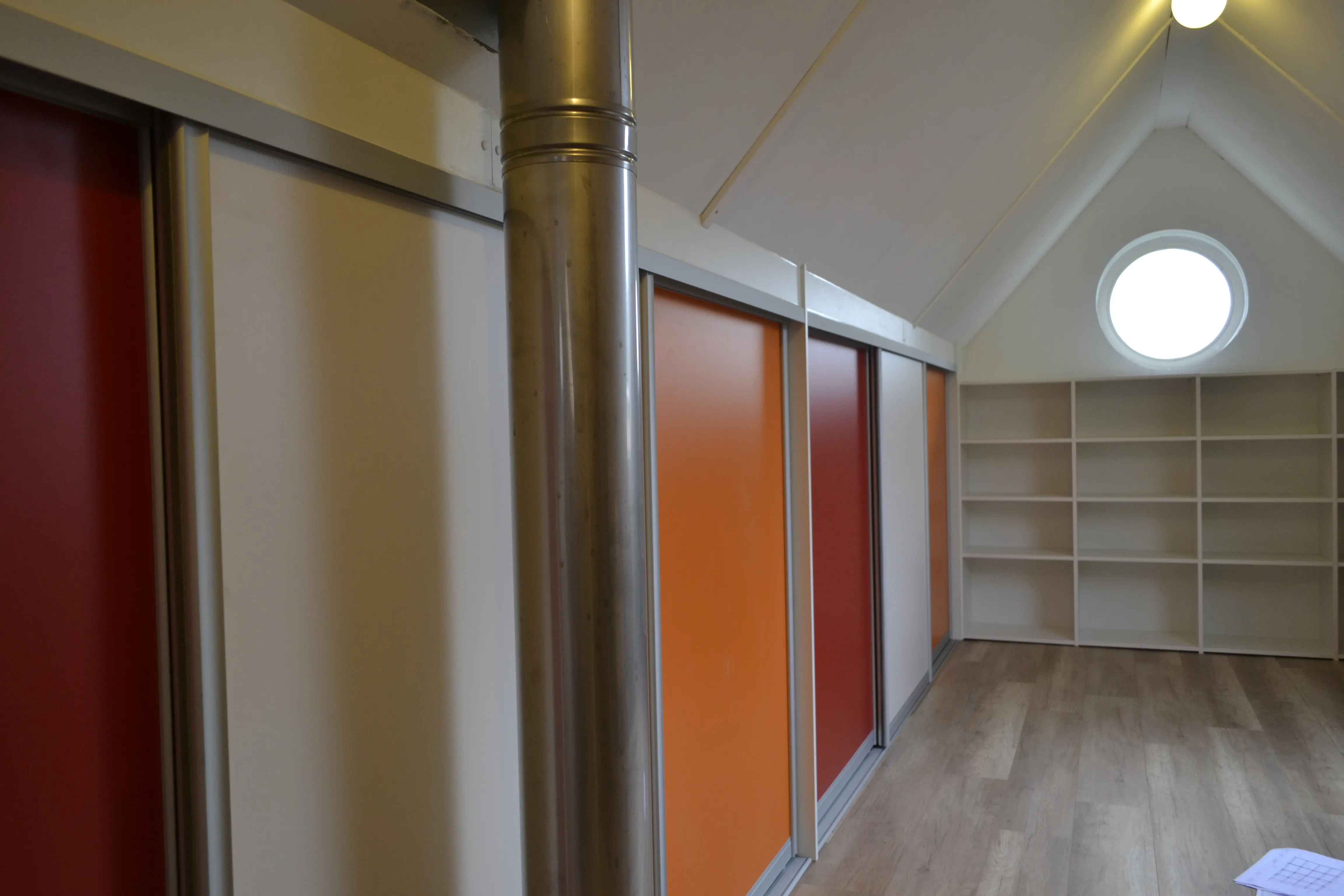 Knieschotkast met schuifdeuren